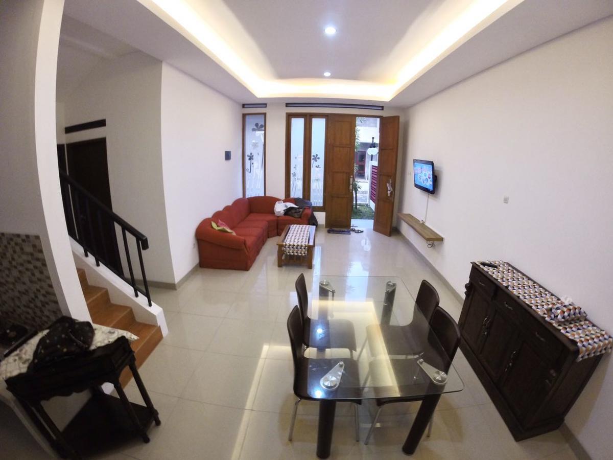 Padma Laguna Guesthouse Baturetno Extérieur photo