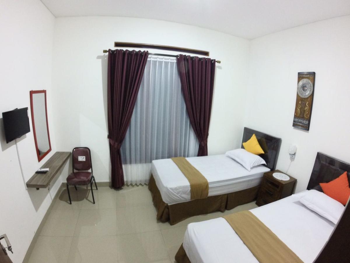 Padma Laguna Guesthouse Baturetno Extérieur photo