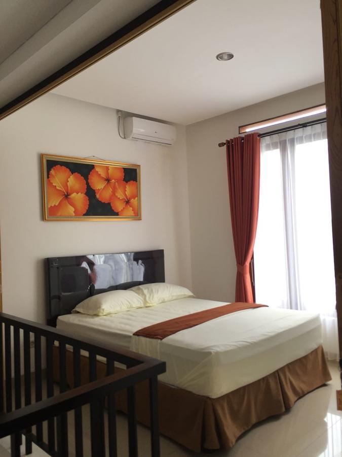 Padma Laguna Guesthouse Baturetno Extérieur photo
